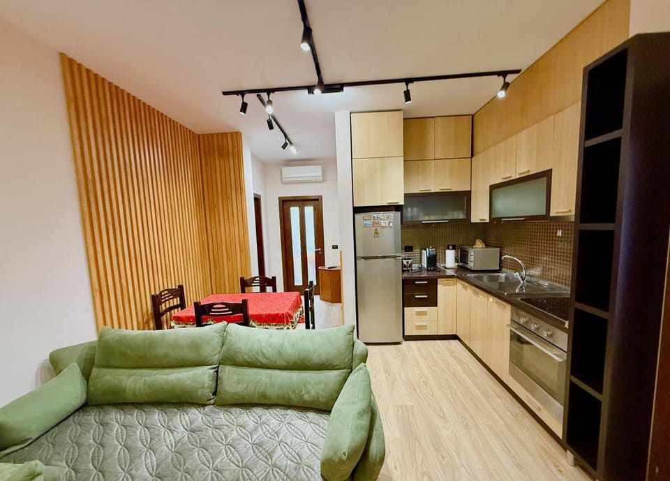 Kitchen or kitchenette, Living room, Seating area, Dining area, minibar, oven, stove