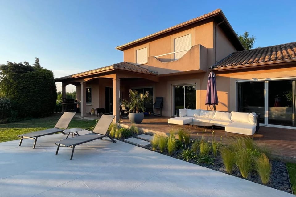 Villa Birdie - Belle maison avec piscine House in Auvergne-Rhône-Alpes