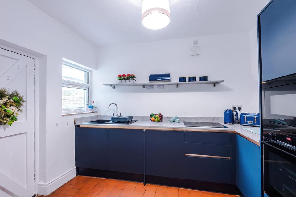 Kitchen or kitchenette, kitchen