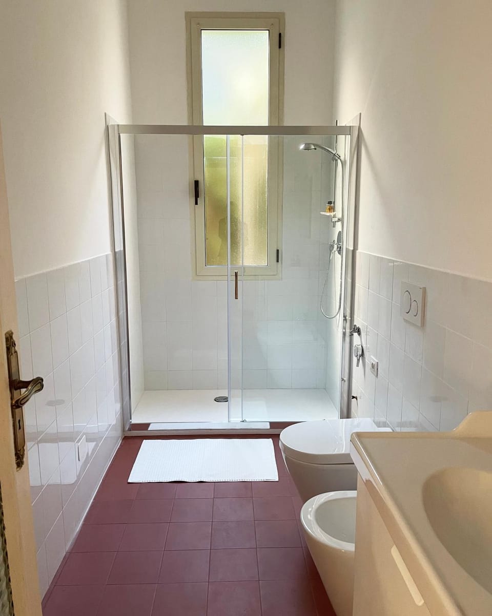 Shower, Toilet, Bathroom, towels