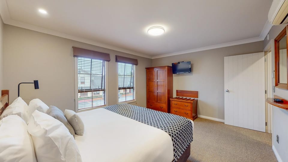 Quantum Lodge Motor Inn Motel in Hamilton