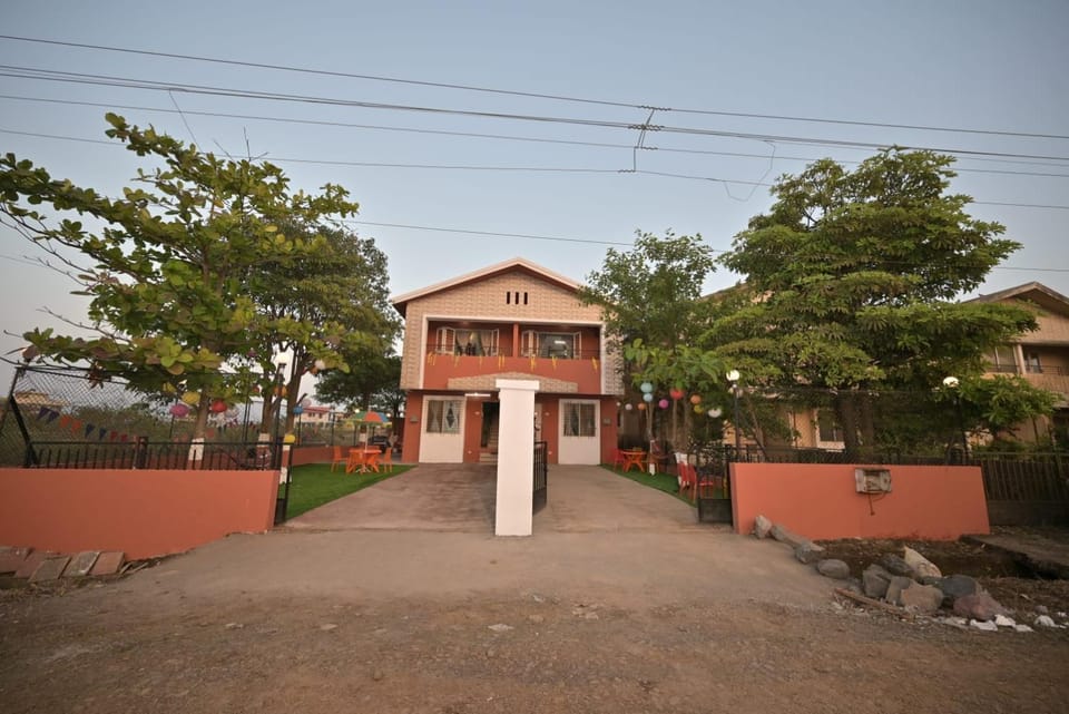 Property building, Day
