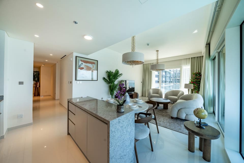 Kitchen or kitchenette, Living room, Seating area, Dining area