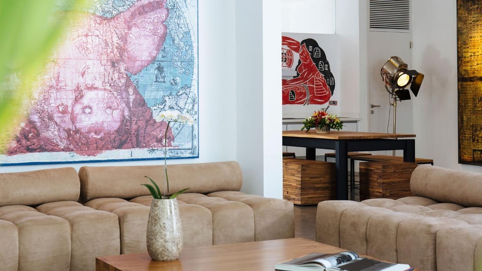 Living room, Decorative detail, Seating area