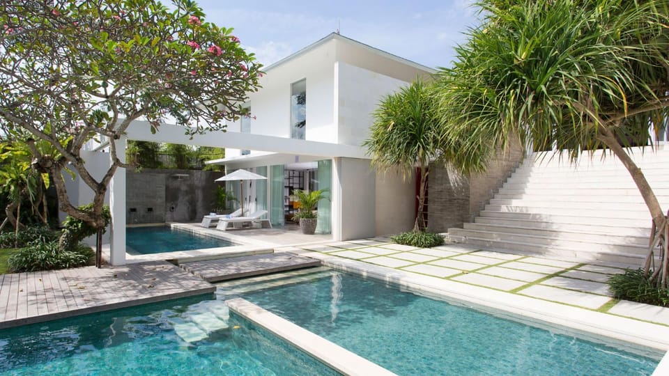Property building, Pool view, Swimming pool