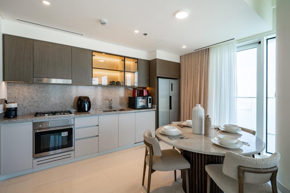 Coffee/tea facilities, Kitchen or kitchenette, Dining area, dishwasher, oven, stove, toaster