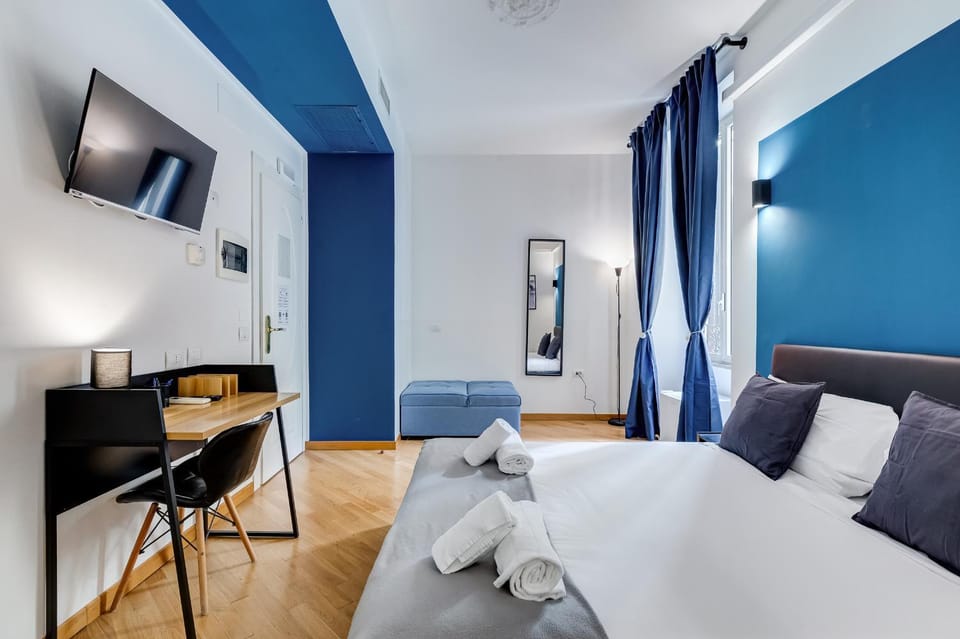 Bed, Photo of the whole room, Bedroom