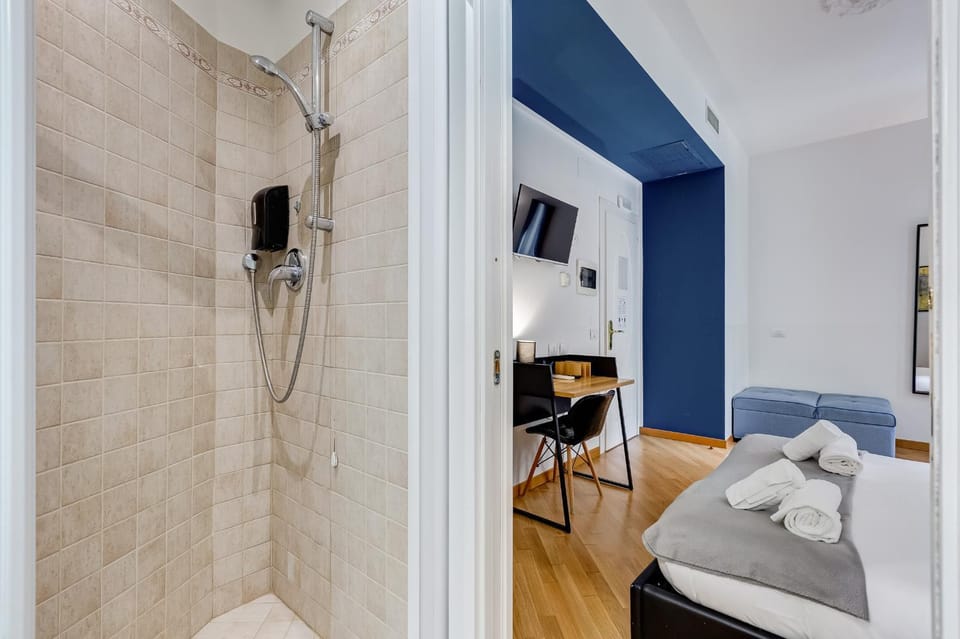 Shower, Bed, Bathroom, Bedroom, towels