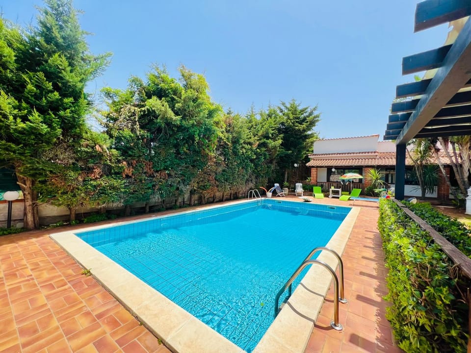 Garden view, Pool view, Swimming pool, sunbed