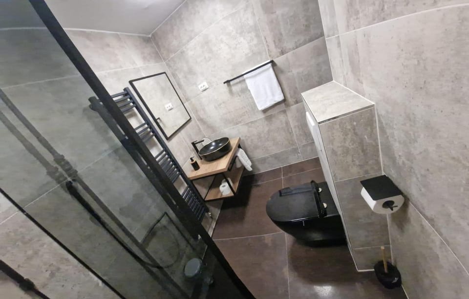 Shower, Toilet, Bathroom