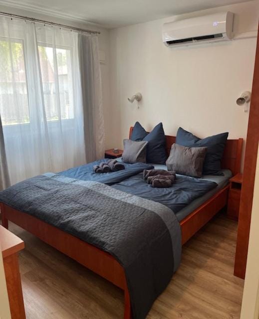 Bed, Bedroom, air conditioner