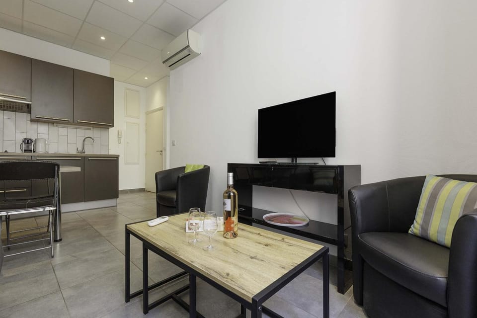 Communal lounge/ TV room, Living room