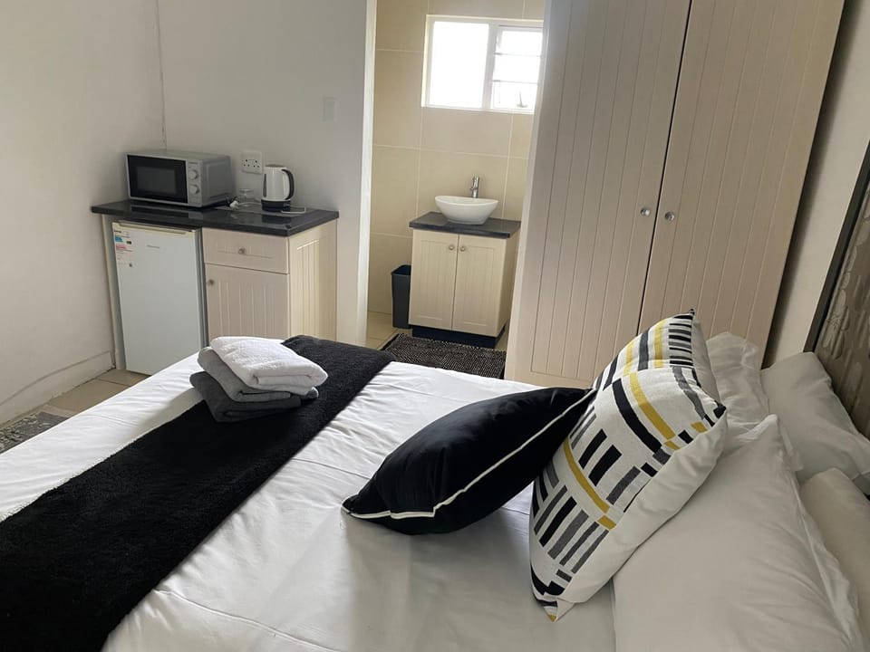 Bed, TV and multimedia, Photo of the whole room