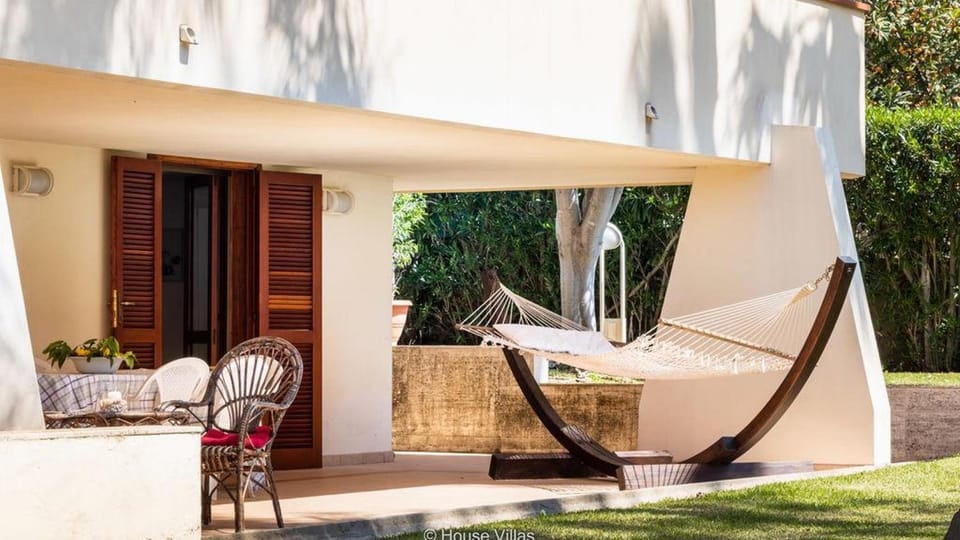 Patio, Garden, Garden view, sunbed