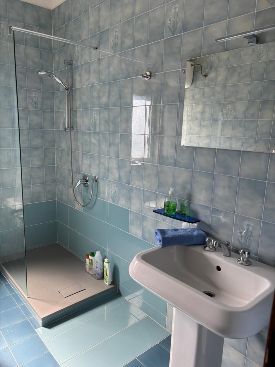 Shower, Bathroom, towels