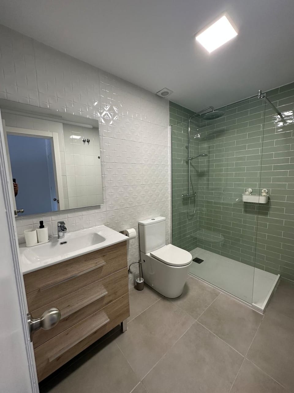 Shower, Toilet