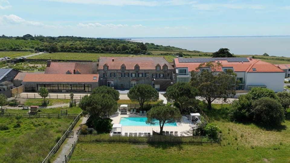 Property building, Bird's eye view, Swimming pool