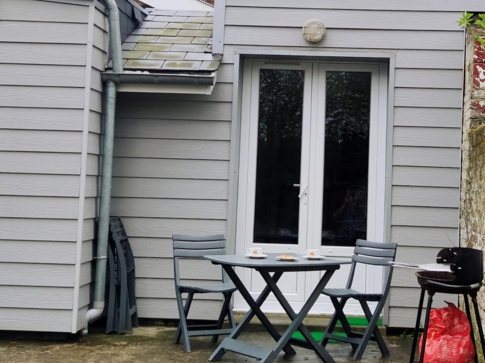 Patio, Dining area