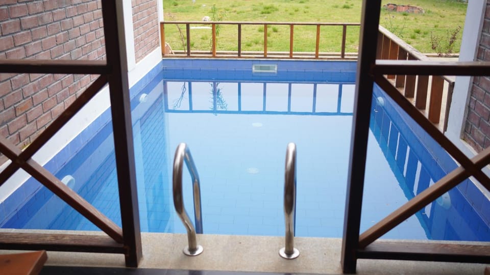 Swimming pool, Swimming pool