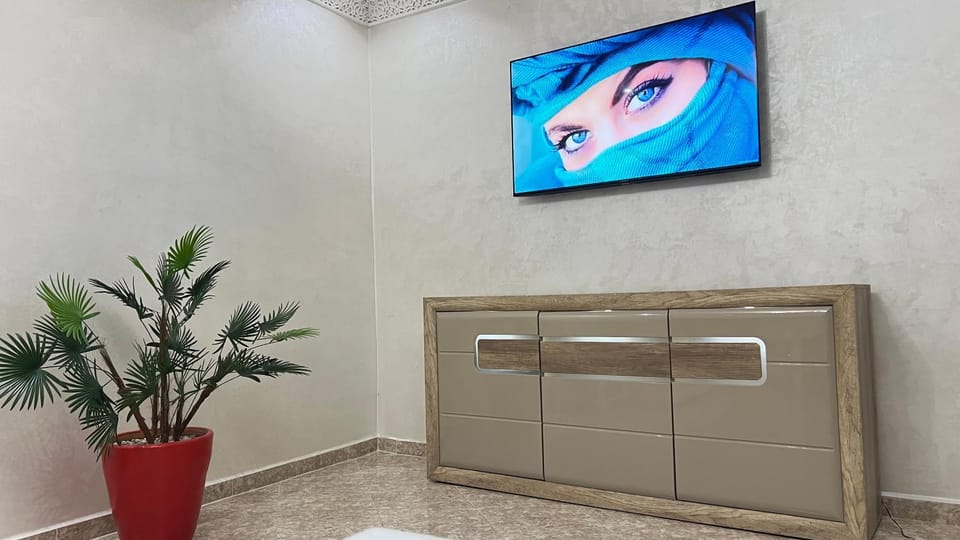 Magnifique maison famiiale moderne spacieuse de 150 m Avec de 3 chambres ,confortables et d un grand salon et terrasse, Idealement situee a 9 min du centre-ville elle se trouve à proximite de la route principale menant a l aeroport Berkane et Saidia House in Morocco