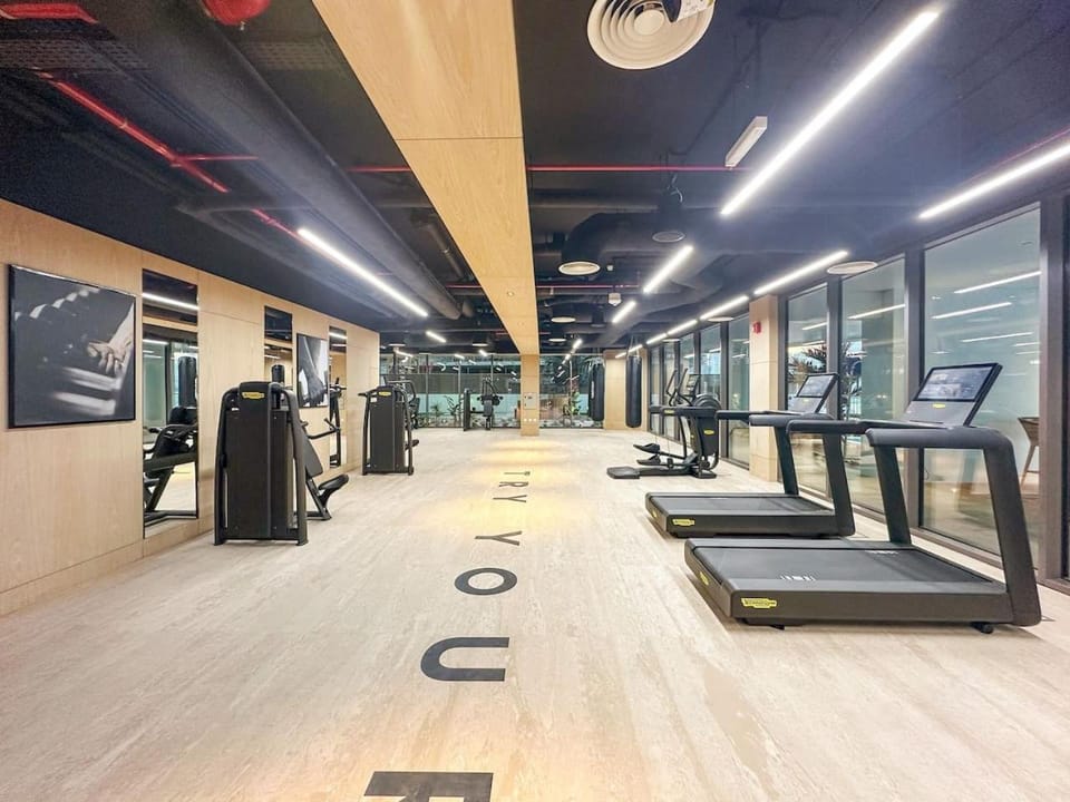 Business Bay 1BR Canal Views, Pool, Gym & Near Burj Khalifa Apartment in Dubai