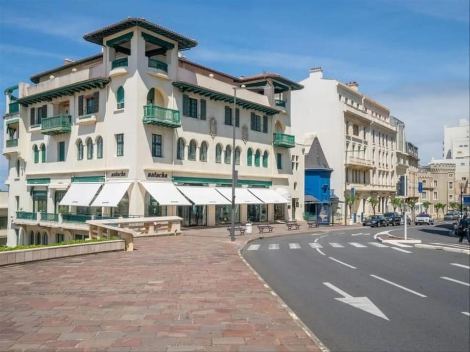 Property building, Neighbourhood, City view, Street view