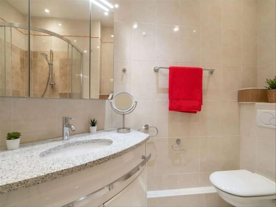 Toilet, Bathroom, towels