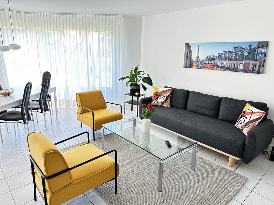 Living room, Seating area, Dining area