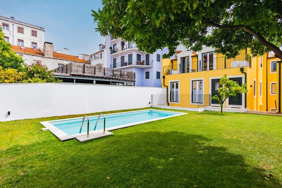 Lapa Getaway Studio with Swimming Pool Apartment in Lisbon