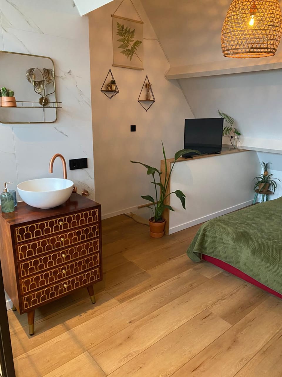 Photo of the whole room