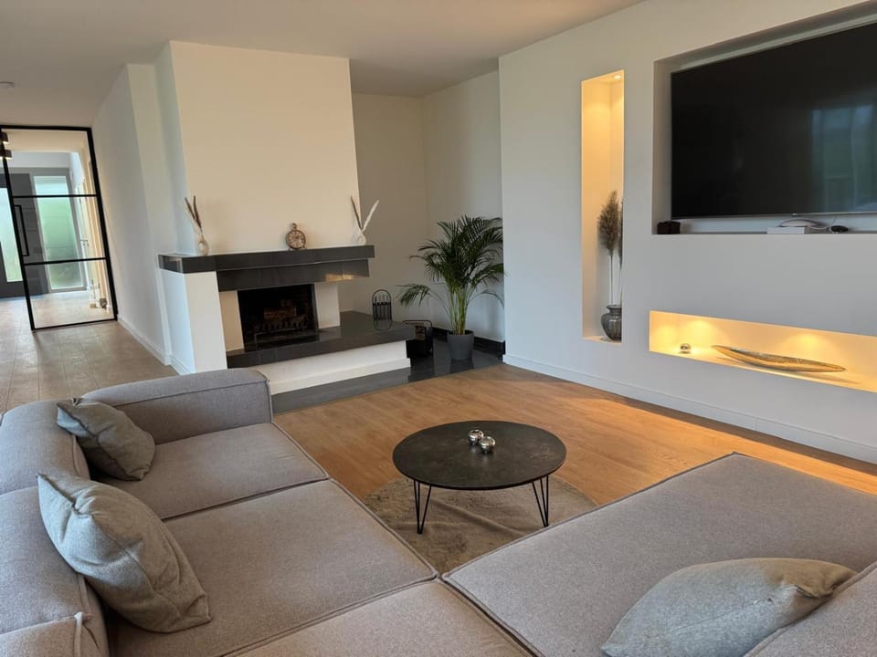 Communal lounge/ TV room, Living room