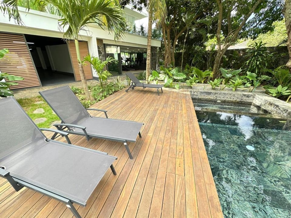 Natural landscape, Garden, Garden view, Pool view, Swimming pool, sunbed