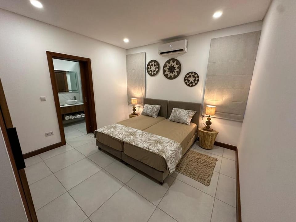 Bed, Photo of the whole room, Bedroom, air conditioner