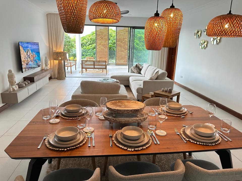 Seating area, Dining area