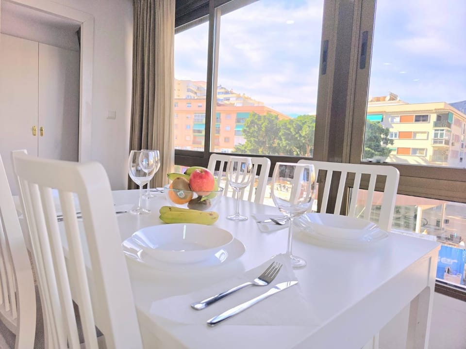 Nogalera Rainbow 2-bedroom apartment, Pool and parking BY NAMASTE ELITE Apartment in Torremolinos