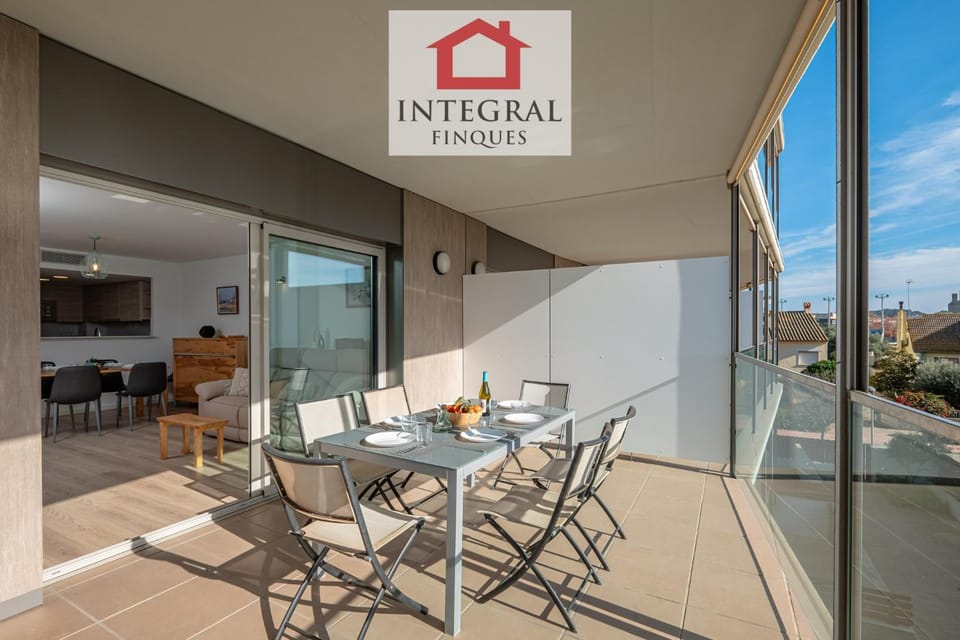 Off site, Day, Balcony/Terrace