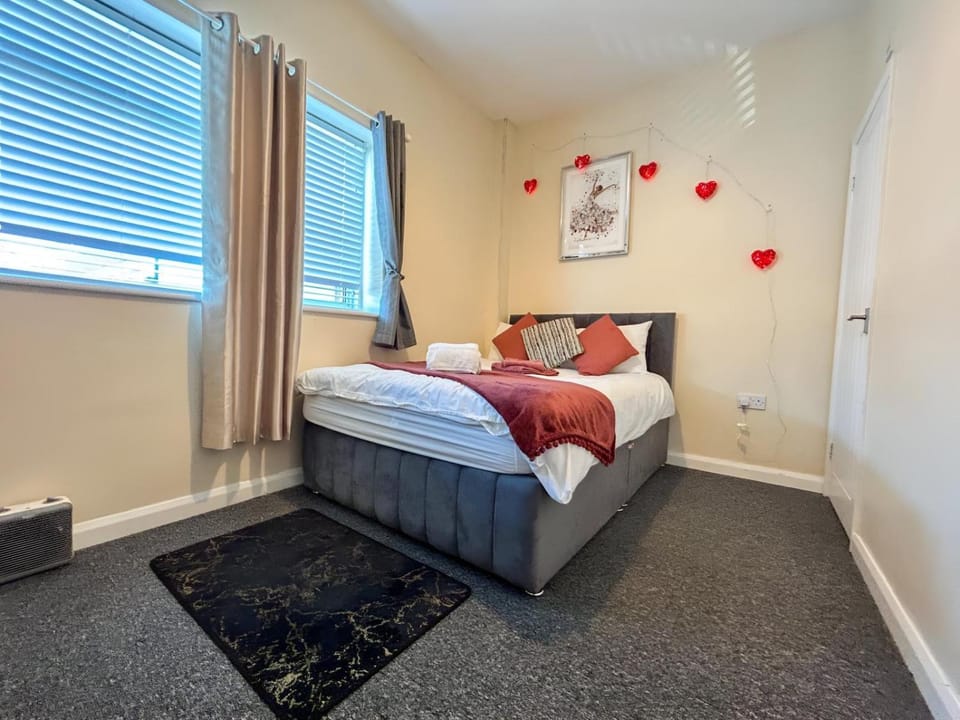 Sherry's 2 Bed Guest House Apartment in High Wycombe