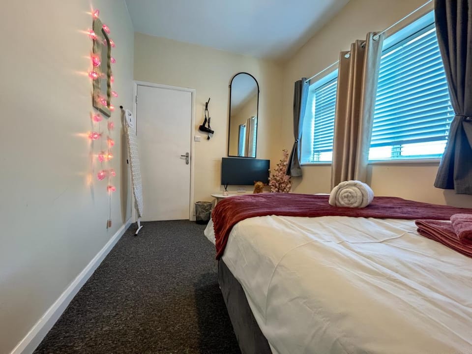 Sherry's 2 Bed Guest House Apartment in High Wycombe