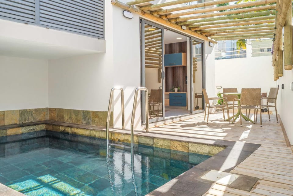 Patio, Swimming pool