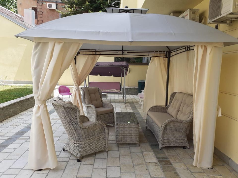 Garden, Balcony/Terrace