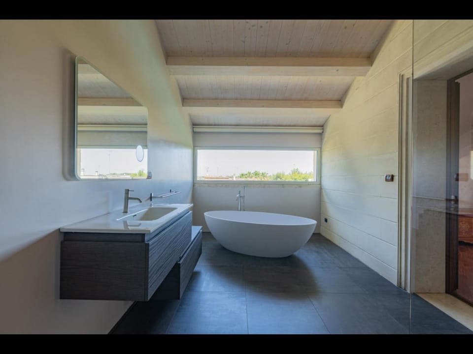 Bathroom, Bedroom, Bath