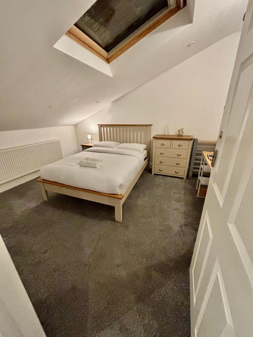 Sleep 12 in Brixton - 15 mins from Station BT4 Apartment in London