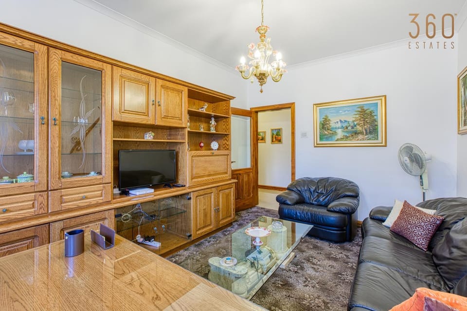 TV and multimedia, Kitchen or kitchenette, Living room, Seating area, Dining area, oven, pet friendly, stove