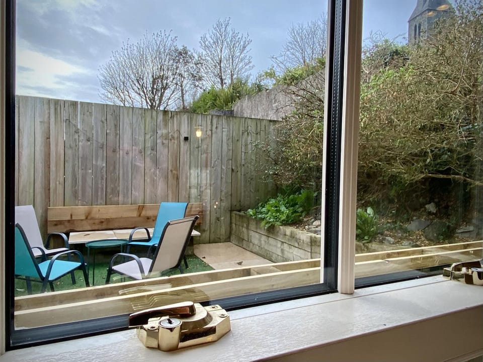 Patio, Day, Seating area, Garden view, pet friendly