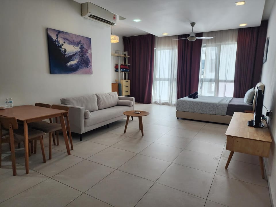 Bed, Living room, Dining area, Bedroom