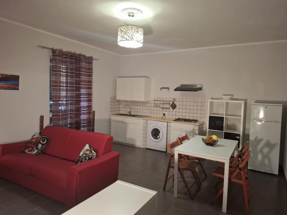 Kitchen or kitchenette, Seating area, Dining area, washing machine