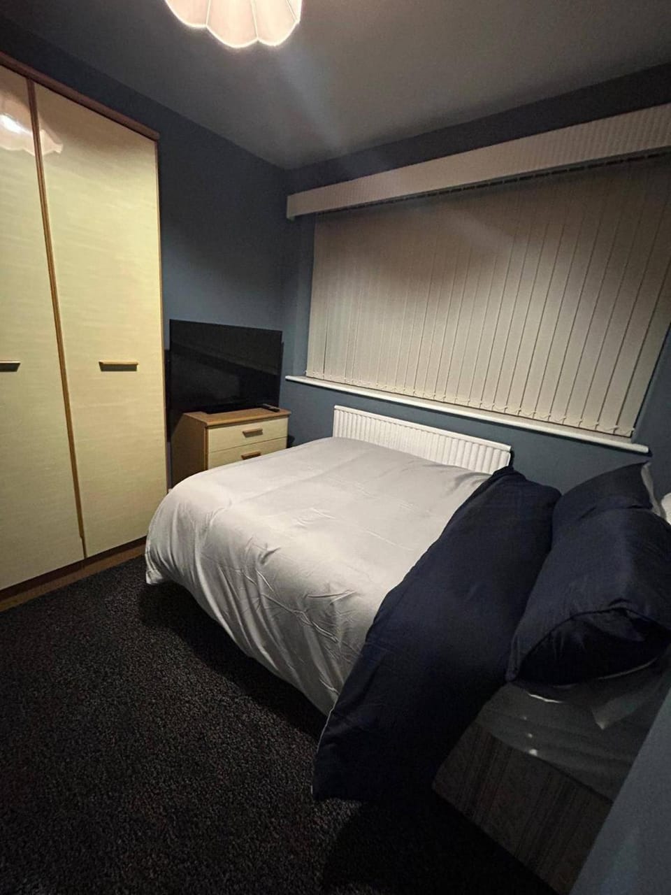 Bed, TV and multimedia, Bedroom