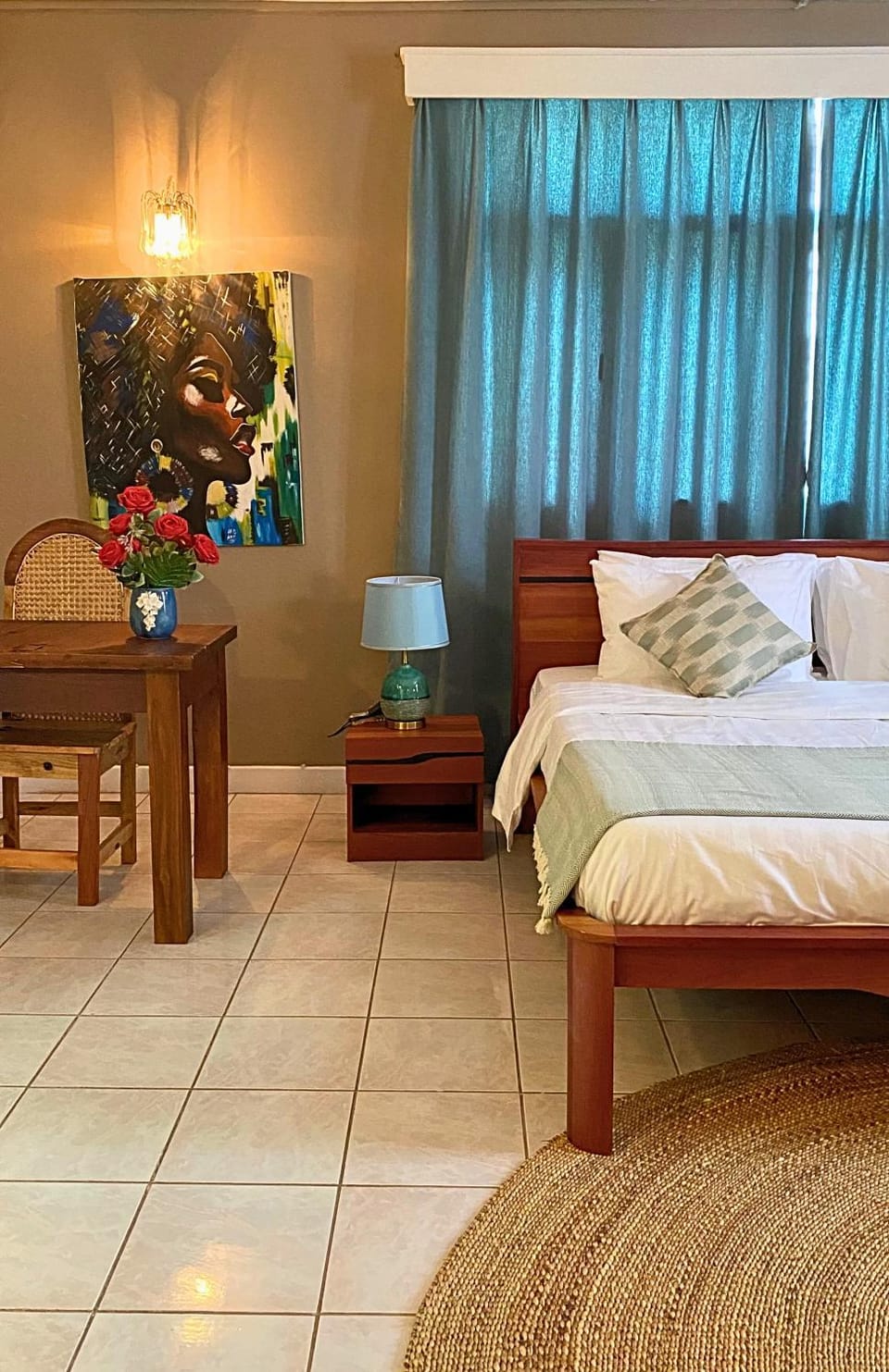 Bed, Living room, Photo of the whole room, Seating area, Bedroom