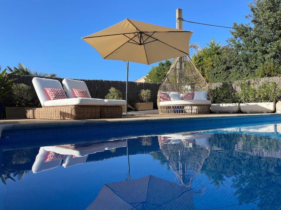 Balcony/Terrace, Swimming pool, sunbed