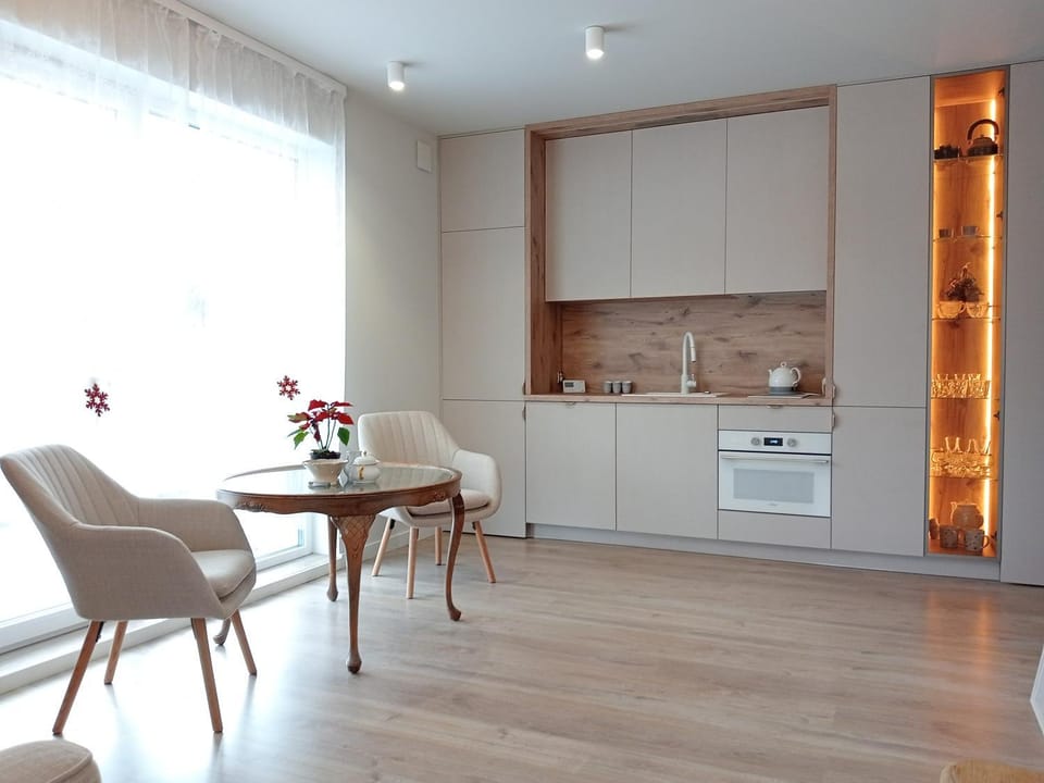 Kitchen or kitchenette, Dining area, dishwasher, stove